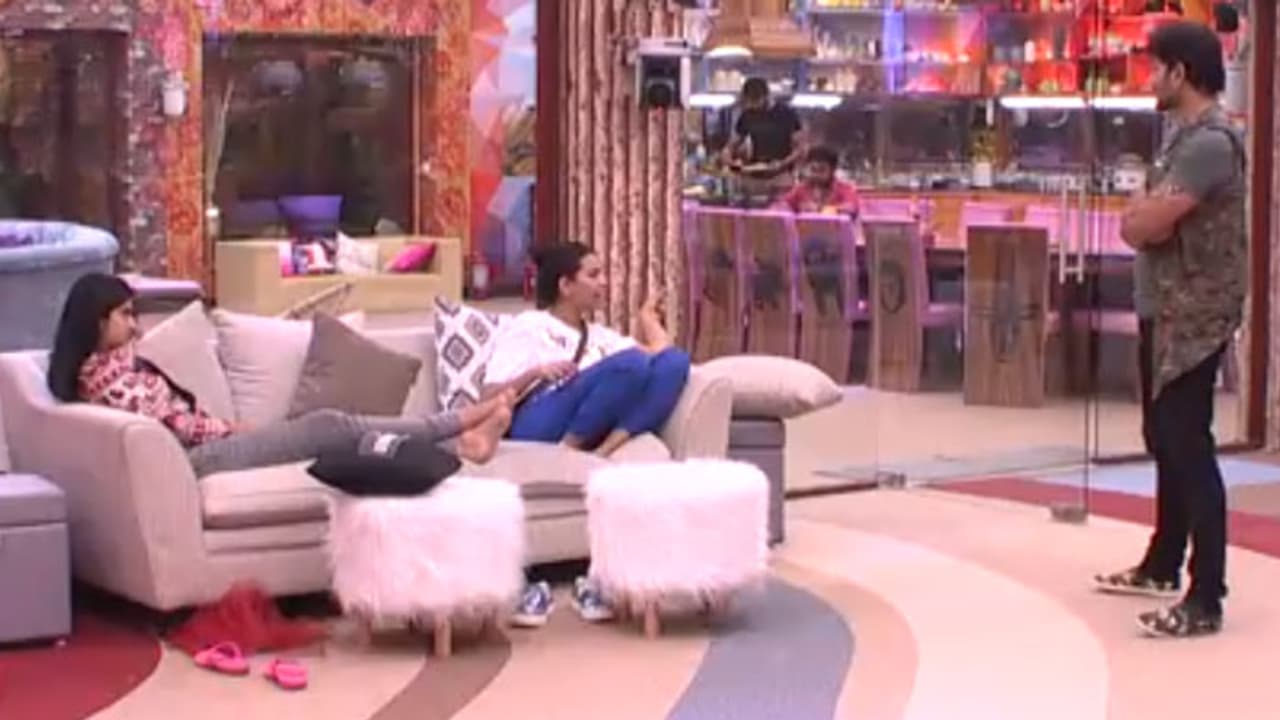 కౌశల్ ఓవర్ కాన్ఫిడెన్స్ పై గీతా, దీప్తిల చర్చ! కౌశల్ ఓవర్ కాన్ఫిడెన్స్ పై గీతా, దీప్తిల చర్చ!