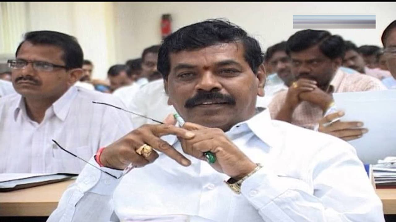 కొండా దంపతులను తరిమికొట్టాలి