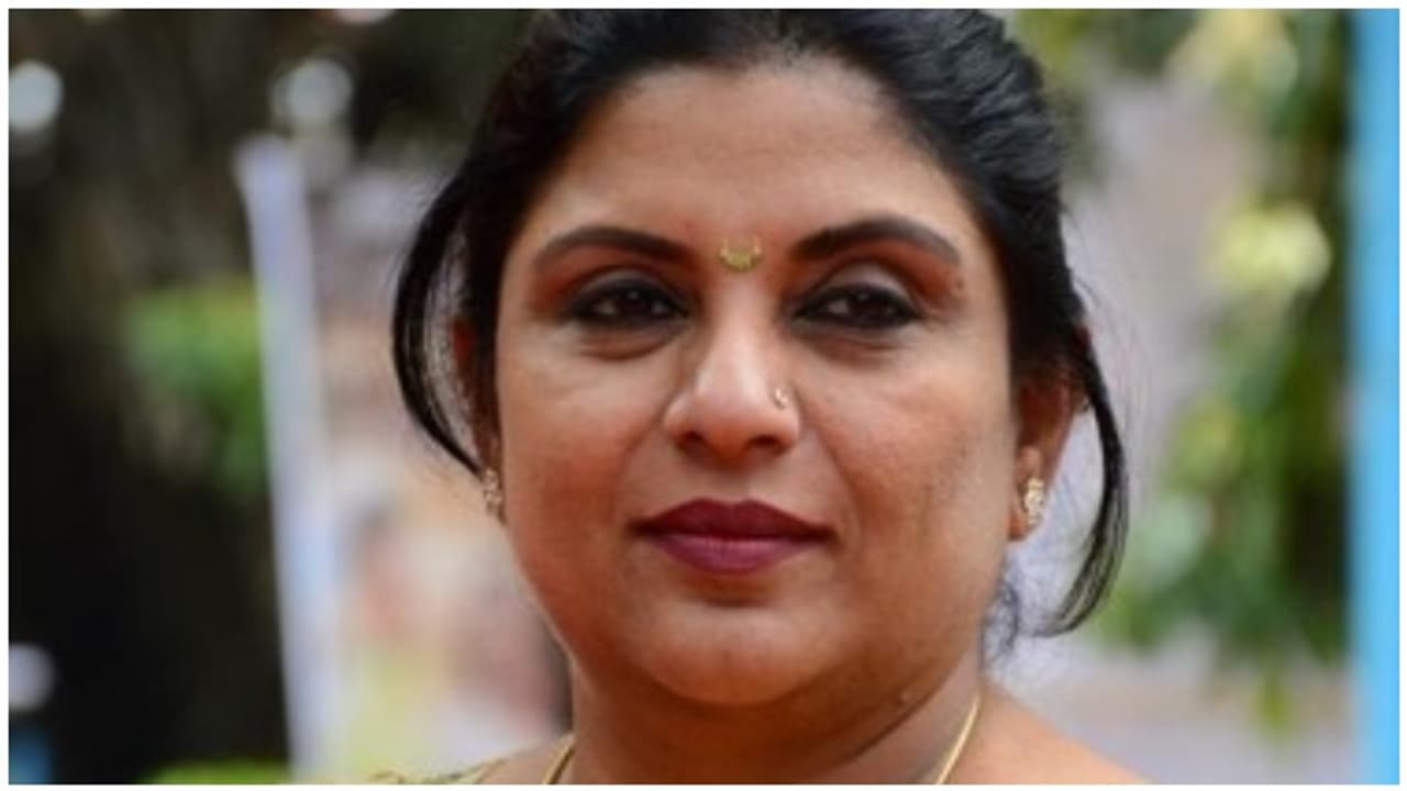 மொக்கை ட்விட்டுக்கு இருக்கும் ரெஸ்பான்ஸ் நல்ல ட்விட்டுக்கு இல்லை! ஆதங்கத்தில் வீடியோ போட்ட ஸ்ரீபிரியா! மொக்கை ட்விட்டுக்கு இருக்கும் ரெஸ்பான்ஸ் நல்ல ட்விட்டுக்கு இல்லை! ஆதங்கத்தில் வீடியோ போட்ட ஸ்ரீபிரியா!