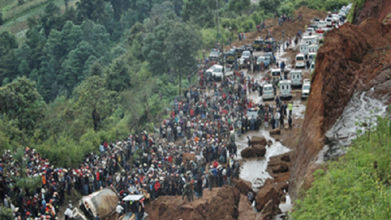 Landslide blocks circular road in Jammu, clearance operation begins