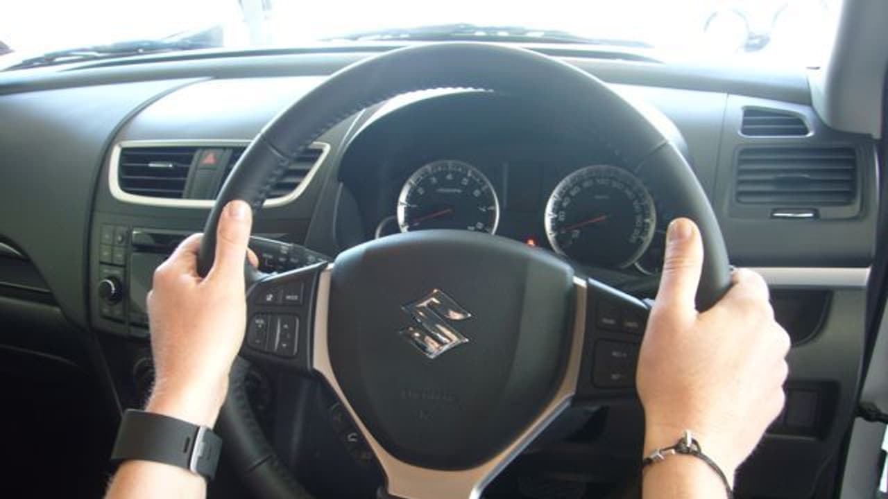 സ്റ്റിയറിംഗ് വീൽ എന്തുകൊണ്ട് വണ്ടിയുടെ മധ്യത്തിൽ നൽകുന്നില്ല? ഇതാ നാല് കാരണങ്ങൾ! സ്റ്റിയറിംഗ് വീൽ എന്തുകൊണ്ട് വണ്ടിയുടെ മധ്യത്തിൽ നൽകുന്നില്ല? ഇതാ നാല് കാരണങ്ങൾ!