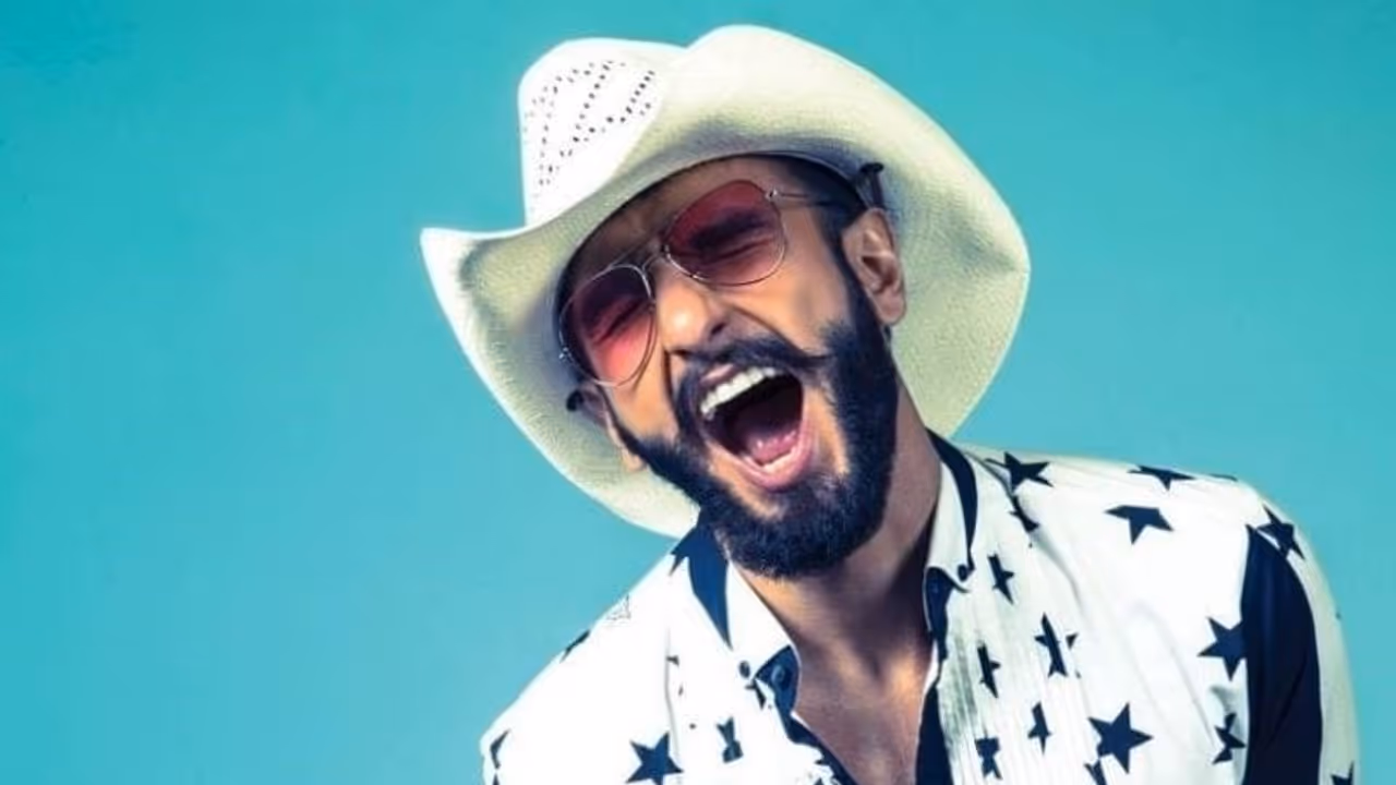 Ranveer Singh picks out the colour for 'real men' with his latest pantsuit Ranveer Singh picks out the colour for 'real men' with his latest pantsuit