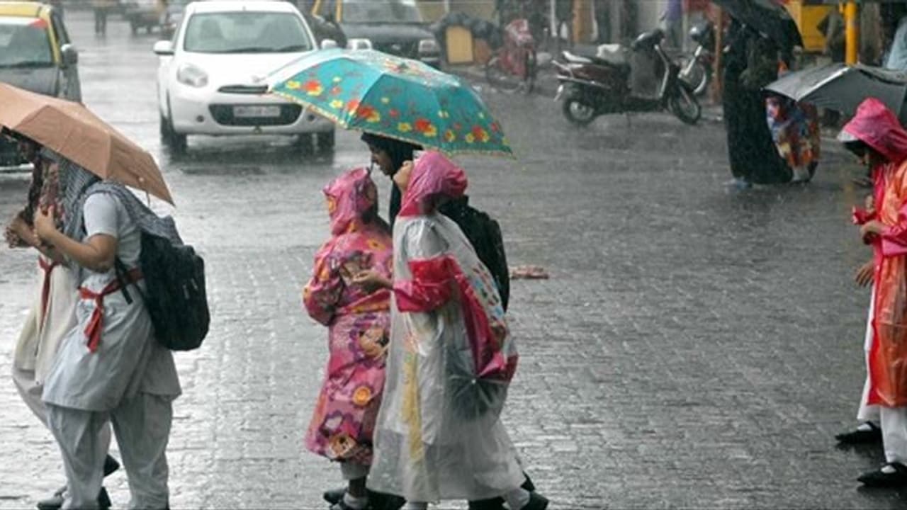 Heavy rains to lash Karnataka in October, downpour kills 2