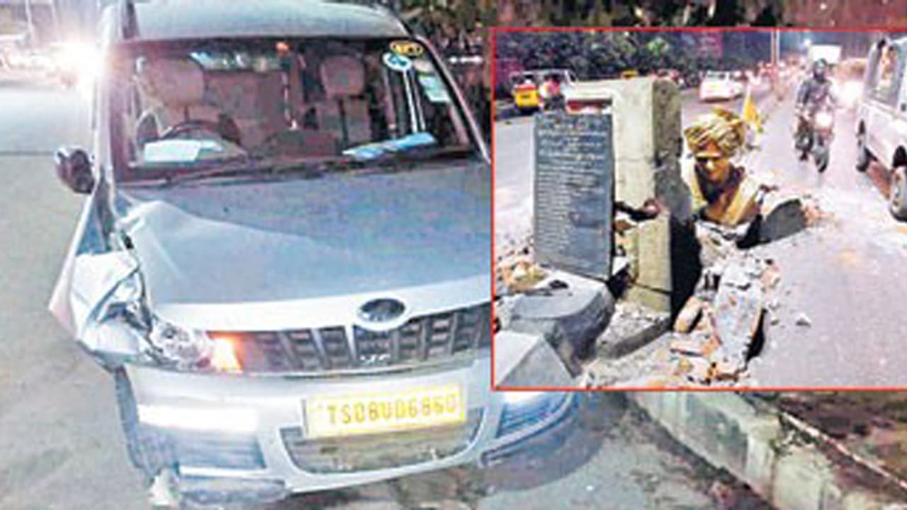 ఎన్టీఆర్ విగ్రహం ధ్వంసం ఎన్టీఆర్ విగ్రహం ధ్వంసం