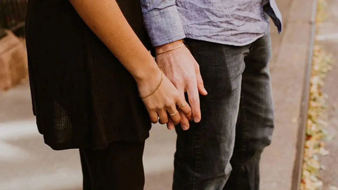 ಅಕ್ರಮ ಸಂಬಂಧ ಅಪರಾಧವಲ್ಲ: ಸುಪ್ರೀಂ ತೀರ್ಪು!