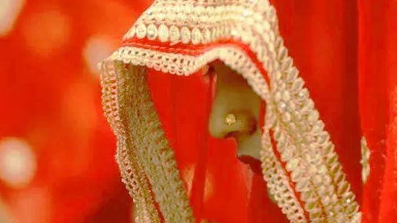 நண்பனின் மனைவியை திருமணம் செய்து கர்ப்பமாக்கிய நண்பன்! 500 ரூபாய் கடனை அடைக்காததால் நூதனம்! நண்பனின் மனைவியை திருமணம் செய்து கர்ப்பமாக்கிய நண்பன்! 500 ரூபாய் கடனை அடைக்காததால் நூதனம்!