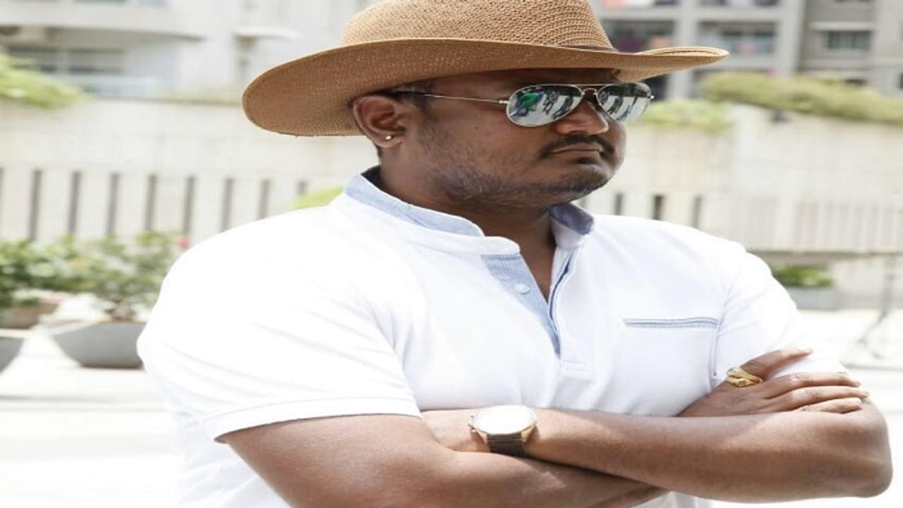 ಗಾಯಗೊಂಡಿರೋ ದರ್ಶನ್ ನತ್ತ ಕಣ್ಣೆತ್ತಿ ನೋಡದ ದಿನಕರ್: ಯಾಕೆ? ಗಾಯಗೊಂಡಿರೋ ದರ್ಶನ್ ನತ್ತ ಕಣ್ಣೆತ್ತಿ ನೋಡದ ದಿನಕರ್: ಯಾಕೆ?