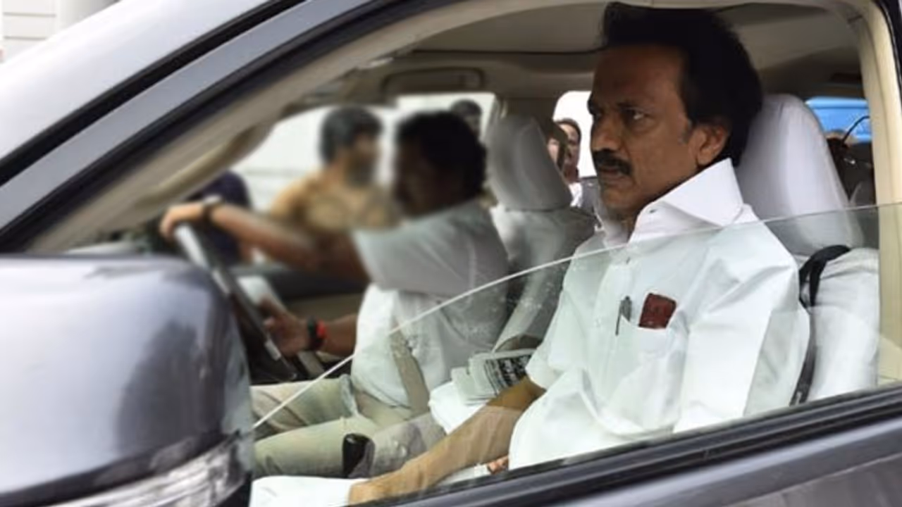 அறுவை சிகிச்சைக்கு பின் வீடு திரும்பிய மு.க.ஸ்டாலின்! அறுவை சிகிச்சைக்கு பின் வீடு திரும்பிய மு.க.ஸ்டாலின்!