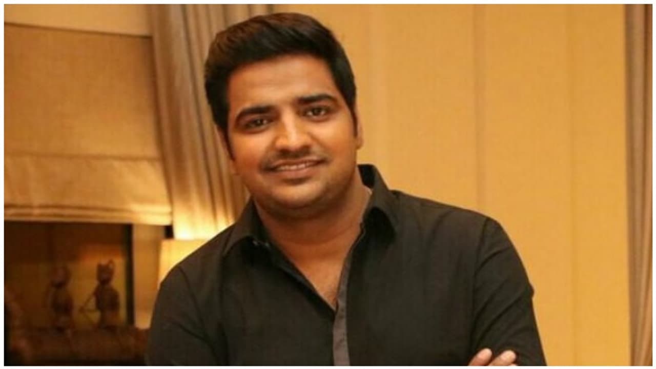 சந்தோஷமான செய்தியோடு தமிழக முதல்வரை சந்தித்த காமெடி நடிகர் சதீஷ்..! சந்தோஷமான செய்தியோடு தமிழக முதல்வரை சந்தித்த காமெடி நடிகர் சதீஷ்..!