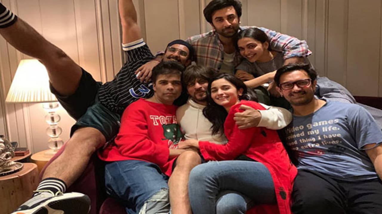 ఏక్ ఫ్రెమ్.. సెవన్ బడా స్టార్స్! ఏక్ ఫ్రెమ్.. సెవన్ బడా స్టార్స్!