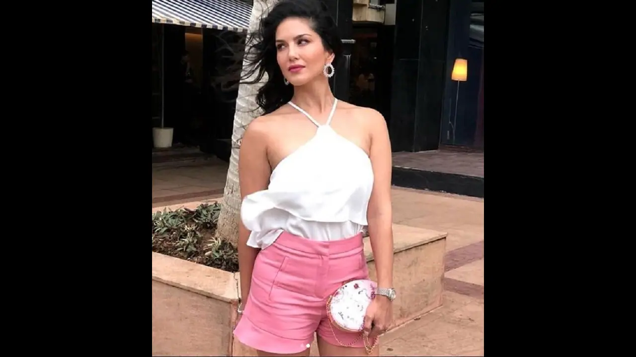 ಗಣೇಶ ಪೂಜೆ ಎಫೆಕ್ಟ್: ಸನ್ನಿ ಲಿಯೋನ್ಗೆ ಎದುರಾಗಿದ್ದ ವಿಘ್ನ ನಿವಾರಣೆ! ಗಣೇಶ ಪೂಜೆ ಎಫೆಕ್ಟ್: ಸನ್ನಿ ಲಿಯೋನ್ಗೆ ಎದುರಾಗಿದ್ದ ವಿಘ್ನ ನಿವಾರಣೆ!