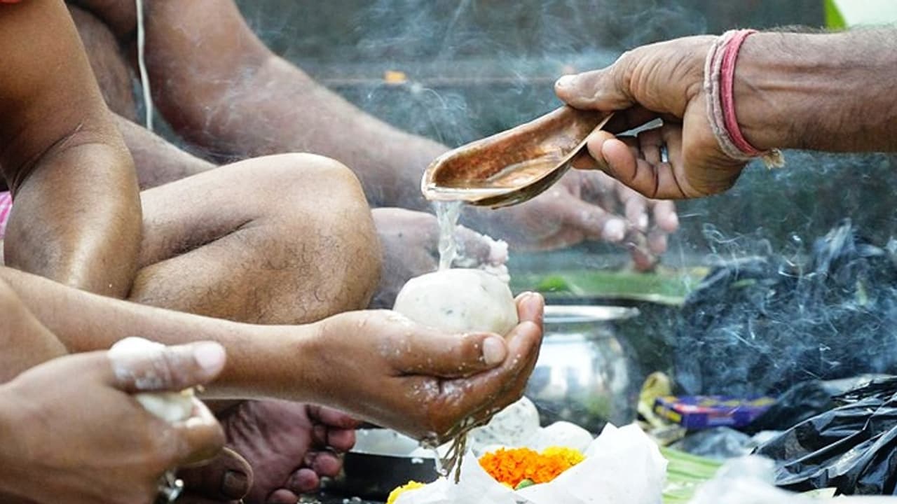 কবে থেকে শুরু হচ্ছে পিতৃপক্ষ, জেনে নিন এই তিথির ধর্মীয় তাৎপর্য