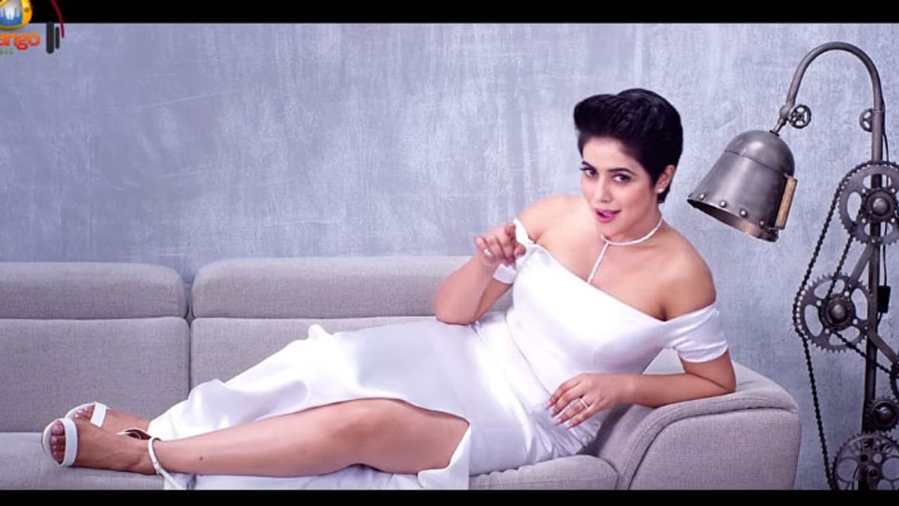 വന് മേക്കോവറില് തെലുങ്കില് ഷംന കാസിം; 'അദുഗോ' ടൈറ്റില് സോംഗ് വന് മേക്കോവറില് തെലുങ്കില് ഷംന കാസിം; 'അദുഗോ' ടൈറ്റില് സോംഗ്