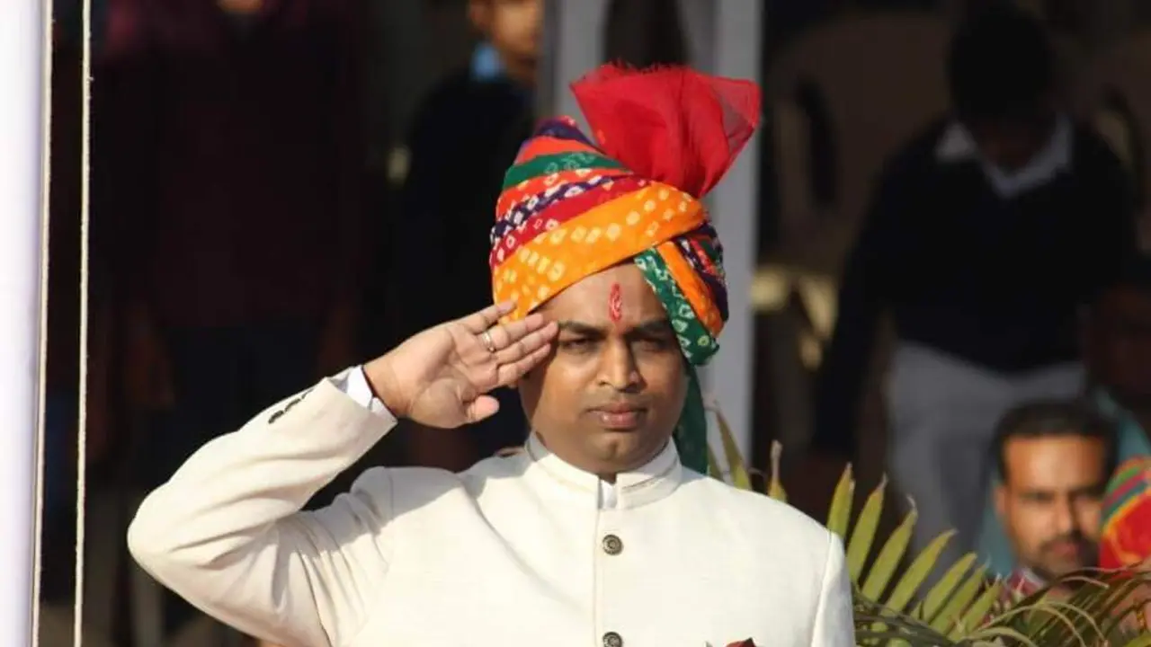 पटवारी ने फर्जी रिपोर्ट बनाकर जिला कलक्टर को बताया अतिक्रमी पटवारी ने फर्जी रिपोर्ट बनाकर जिला कलक्टर को बताया अतिक्रमी