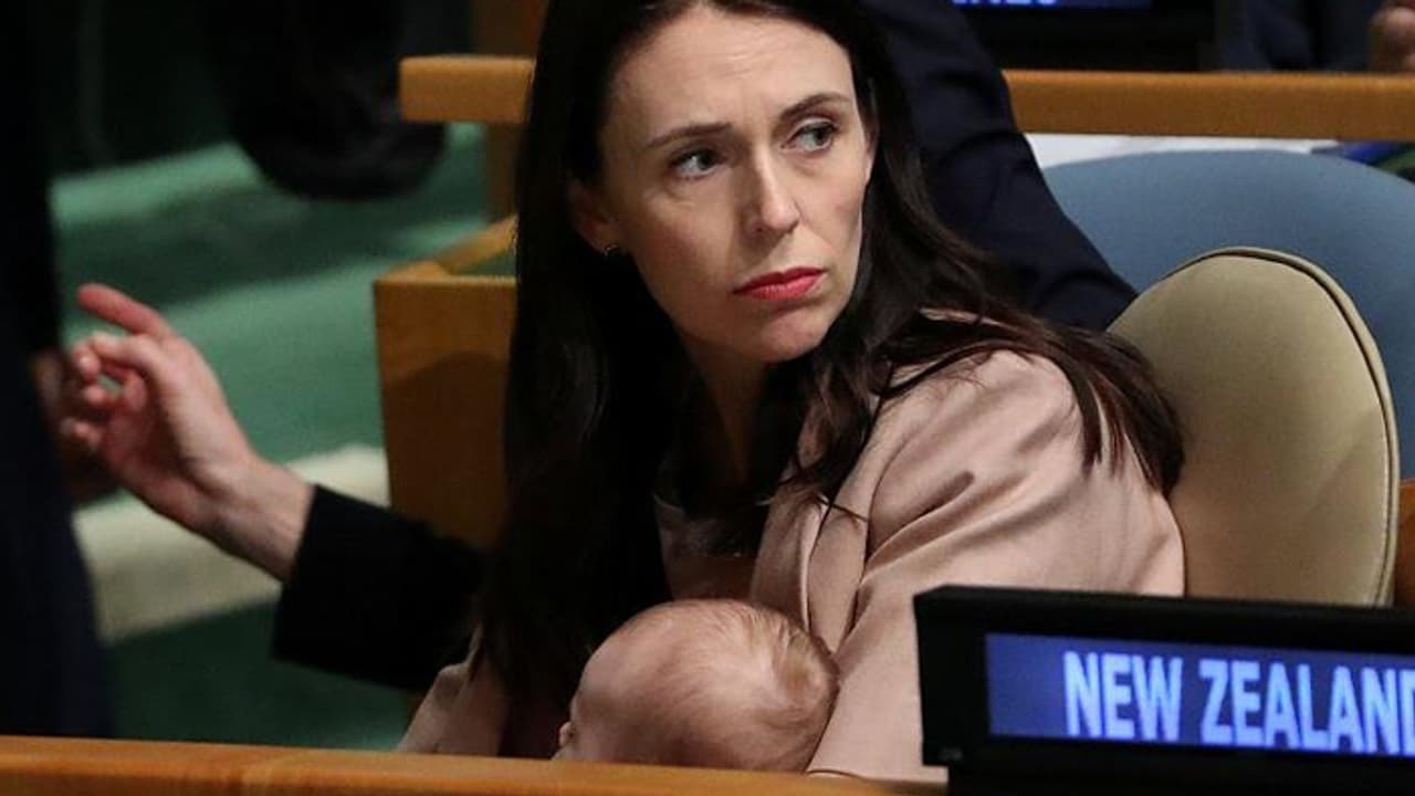 അമ്മയാണ്, പ്രധാനമന്ത്രിയുമാണ്; കൈക്കുഞ്ഞിനെയും കൊണ്ട് യു.എന് ജനറല് അസംബ്ലിയില് പങ്കെടുത്ത് പ്രധാനമന്ത്രി അമ്മയാണ്, പ്രധാനമന്ത്രിയുമാണ്; കൈക്കുഞ്ഞിനെയും കൊണ്ട് യു.എന് ജനറല് അസംബ്ലിയില് പങ്കെടുത്ത് പ്രധാനമന്ത്രി