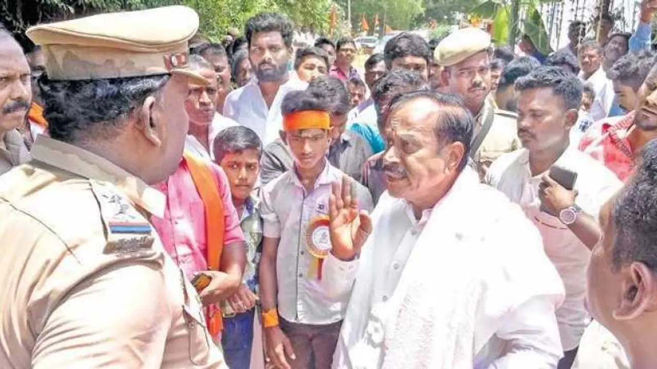 நாட்டில் போராட்டத்தை தூண்டி விட்ட சோனியா மன்னிப்பு கேட்க வேண்டும்.ஹெச்.ராஜா எச்சரிக்கை.!! நாட்டில் போராட்டத்தை தூண்டி விட்ட சோனியா மன்னிப்பு கேட்க வேண்டும்.ஹெச்.ராஜா எச்சரிக்கை.!!