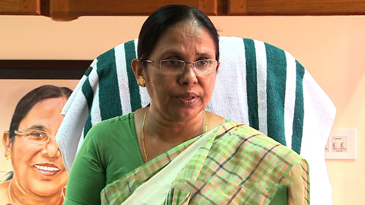 വിമാനത്താവളത്തിലും റെയില്‍വേസ്റ്റേഷനിലും വാക്ക് ത്രൂ തെര്‍മല്‍ സ്‌കാനറുകള്‍ സ്ഥാപിക്കും; ആരോഗ്യമന്ത്രി