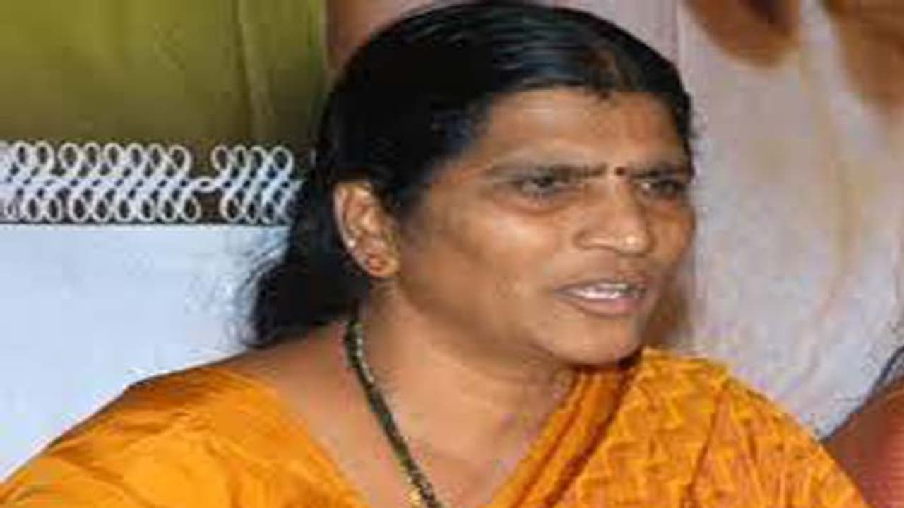 చంద్రబాబు వచ్చాక ఉమా మహేశ్వరి లేఖ మాయం: లక్ష్మీపార్వతి సంచలనం చంద్రబాబు వచ్చాక ఉమా మహేశ్వరి లేఖ మాయం: లక్ష్మీపార్వతి సంచలనం