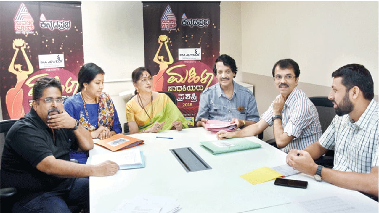 ಸಾಧಕಿಯರ ಪ್ರಶಸ್ತಿಗೆ 8 ಮಹಿಳೆಯರ ಆಯ್ಕೆ ಸಾಧಕಿಯರ ಪ್ರಶಸ್ತಿಗೆ 8 ಮಹಿಳೆಯರ ಆಯ್ಕೆ