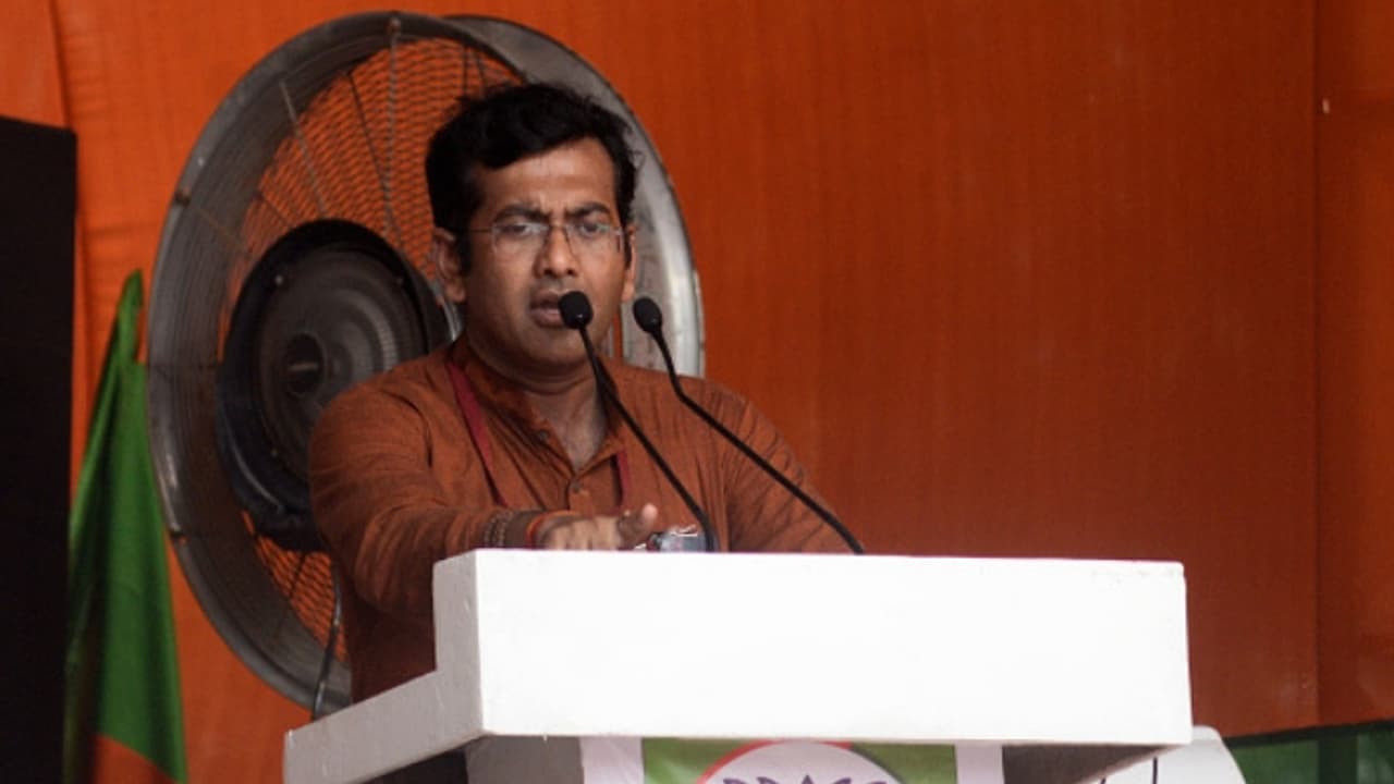 Bengal: State BJYM head Debjit Sarkar suffers police brutality, Home ministry takes note