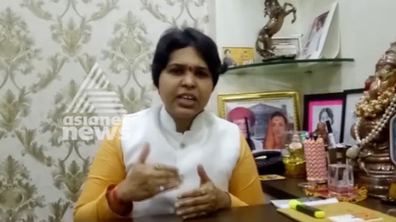 'സ്ത്രീകള് വരാത്തത് ഭയം മൂലം; മണ്ഡലകാലത്ത് ശബരിമലയിൽ എത്തും': തൃപ്തി ദേശായി 'സ്ത്രീകള് വരാത്തത് ഭയം മൂലം; മണ്ഡലകാലത്ത് ശബരിമലയിൽ എത്തും': തൃപ്തി ദേശായി