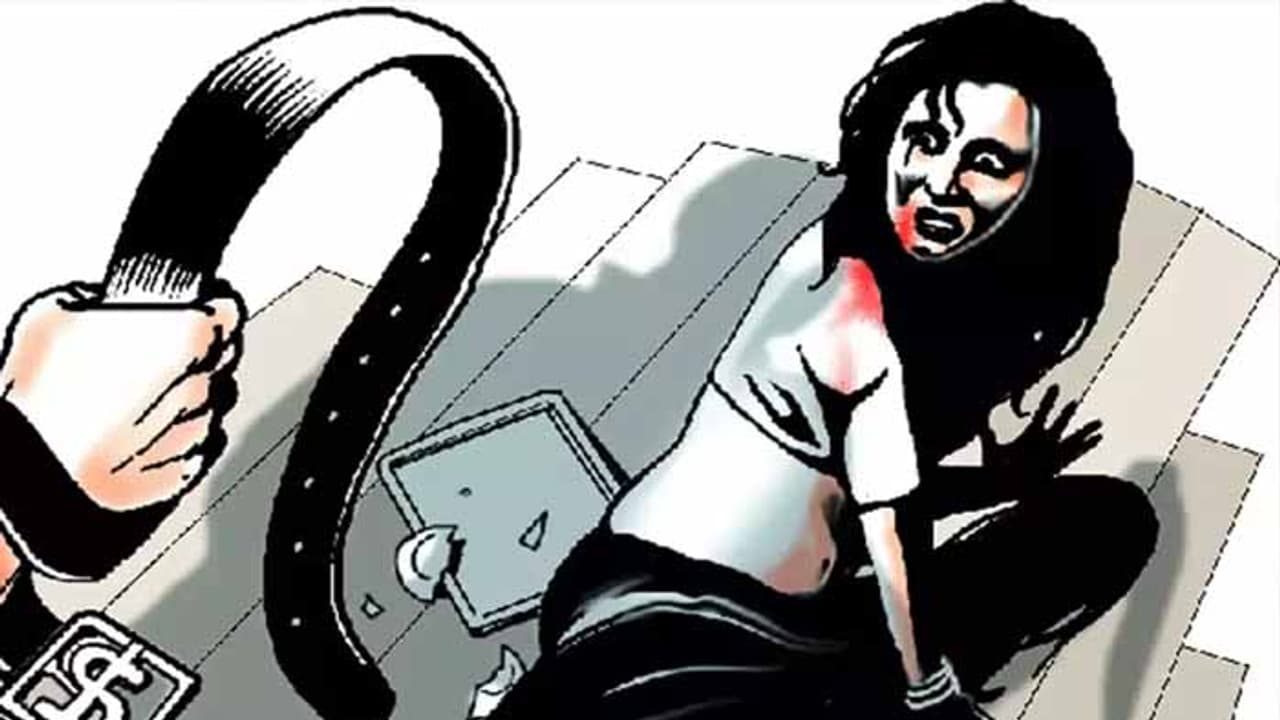 అదనపు కట్నం కోసం.. భార్య అశ్లీల వీడియోలను.. అదనపు కట్నం కోసం.. భార్య అశ్లీల వీడియోలను..