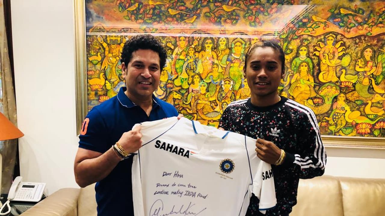 ಚಿನ್ನದ ಹುಡುಗಿ ಹಿಮಾ ದಾಸ್ಗೆ ತೆಂಡುಲ್ಕರ್ ಸ್ಪೆಷಲ್ ಗಿಫ್ಟ್! ಚಿನ್ನದ ಹುಡುಗಿ ಹಿಮಾ ದಾಸ್ಗೆ ತೆಂಡುಲ್ಕರ್ ಸ್ಪೆಷಲ್ ಗಿಫ್ಟ್!