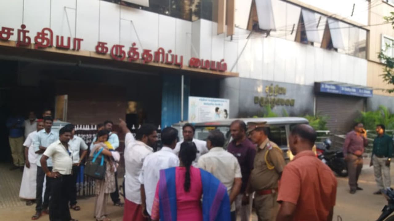 தனியார் மருத்துவமனை அலட்சியம்... தாய் மற்றும் 2 குழந்தைகள் கவலைக்கிடம்! தனியார் மருத்துவமனை அலட்சியம்... தாய் மற்றும் 2 குழந்தைகள் கவலைக்கிடம்!