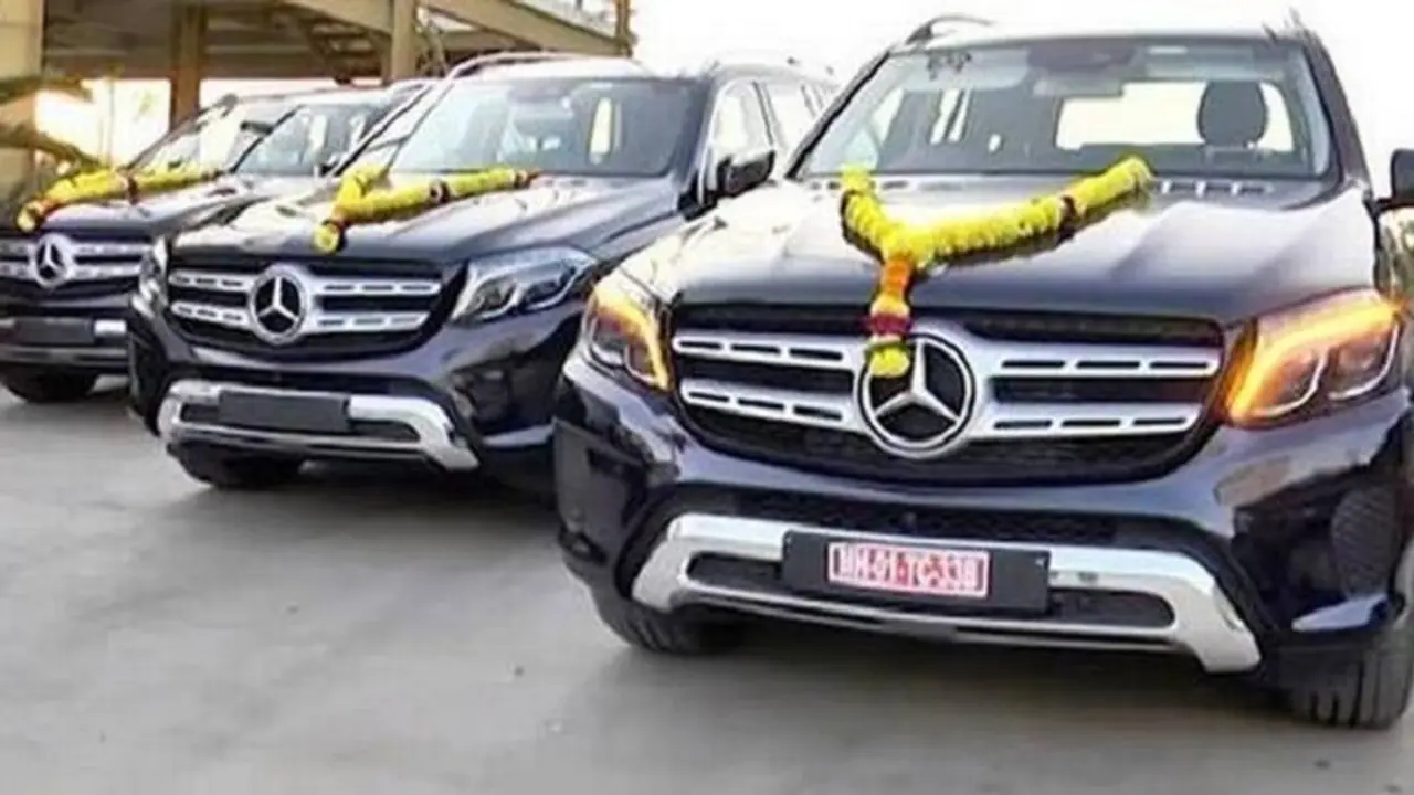 Surat diamond trader Savji Dholakia to give 600 cars to employees as Diwali gift