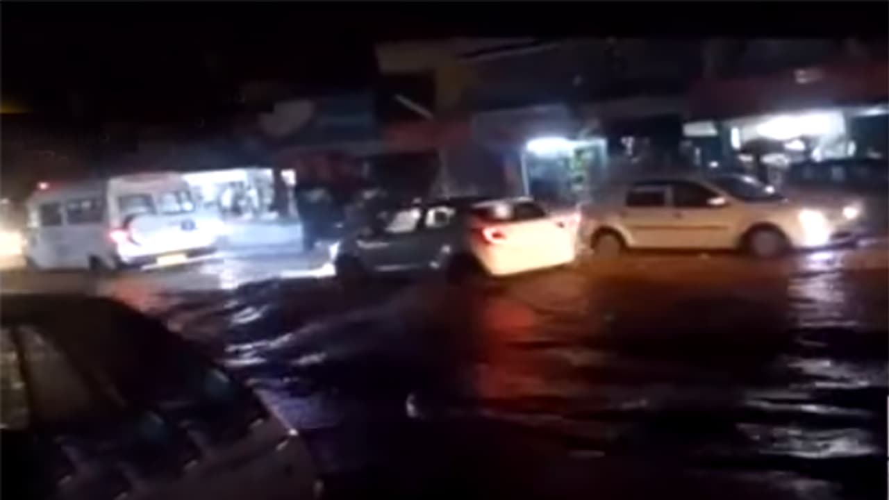 ഇടുക്കിയില് വീണ്ടും കനത്തമഴ; മലവെള്ളപ്പാച്ചില് കണ്ട് ഭയന്നയാൾ ഹൃദയാഘാതം വന്ന് മരിച്ചു ഇടുക്കിയില് വീണ്ടും കനത്തമഴ; മലവെള്ളപ്പാച്ചില് കണ്ട് ഭയന്നയാൾ ഹൃദയാഘാതം വന്ന് മരിച്ചു