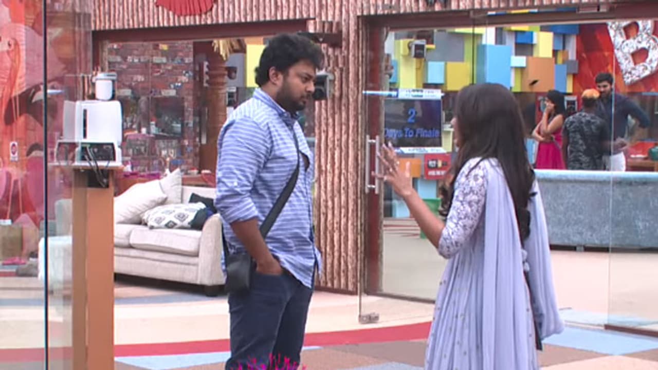 బిగ్ బాస్2: హౌస్ లోకి వచ్చి కౌశల్ ఆర్మీపై కామెంట్స్ చేసిన తేజస్వి! బిగ్ బాస్2: హౌస్ లోకి వచ్చి కౌశల్ ఆర్మీపై కామెంట్స్ చేసిన తేజస్వి!