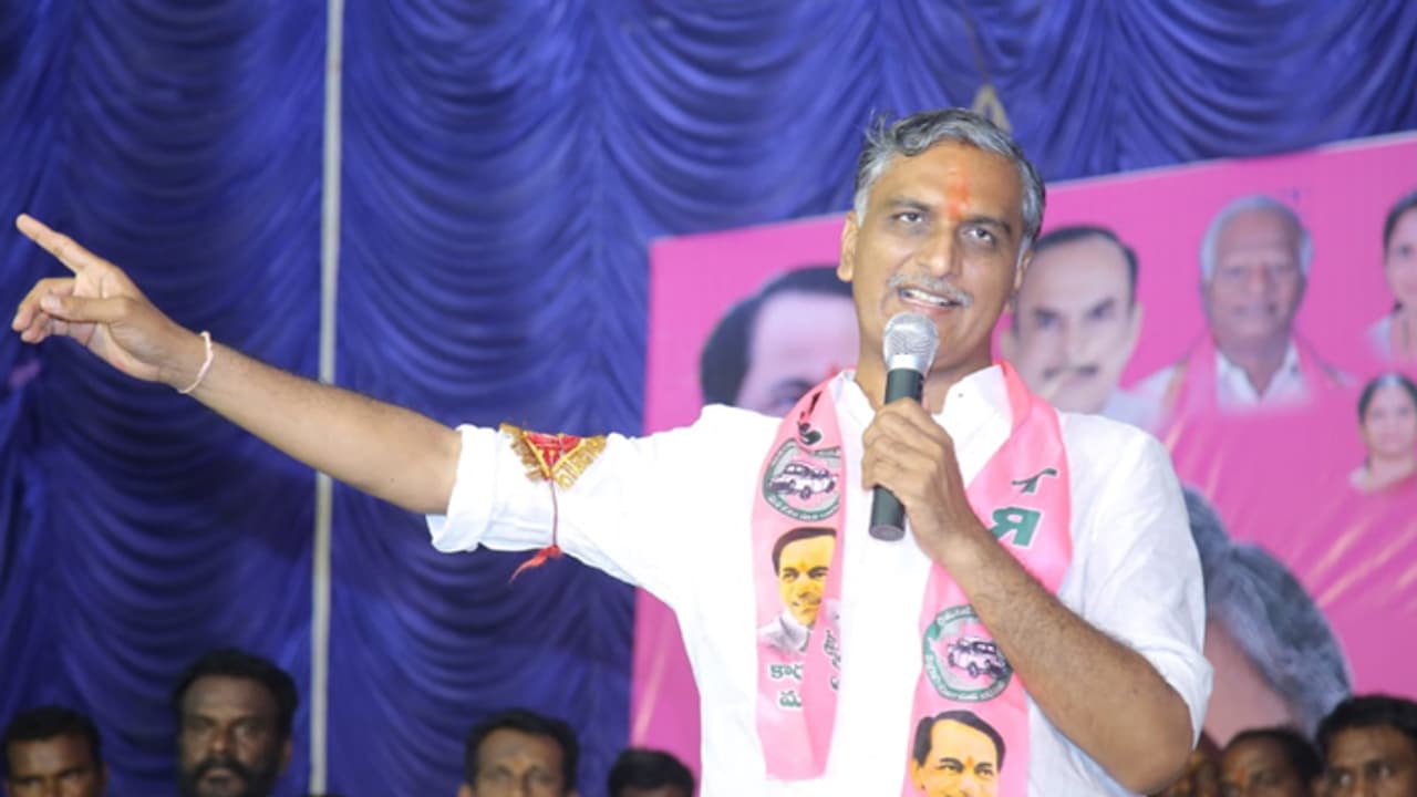 టీఆర్ఎస్ మేనిఫెస్టో చూస్తే కాంగ్రెసోళ్ల మైండ్ బ్లాంక్ ఖాయం: హరీష్ రావు టీఆర్ఎస్ మేనిఫెస్టో చూస్తే కాంగ్రెసోళ్ల మైండ్ బ్లాంక్ ఖాయం: హరీష్ రావు