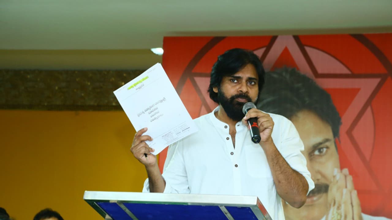 ప్రభుత్వ టీచర్లకు పవన్ పాఠాలు ప్రభుత్వ టీచర్లకు పవన్ పాఠాలు