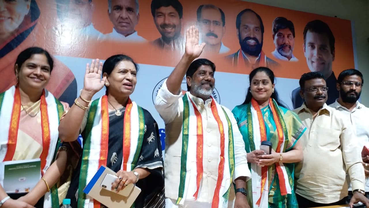 అన్న కేసీఆర్ వేరు, సీఎం కేసీఆర్ వేరే: విజయశాంతి