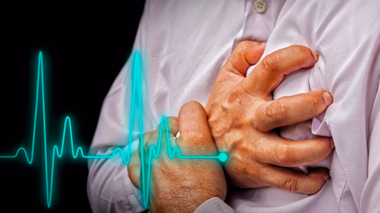 ಲಾಕ್ಡೌನ್ ವಿಚಾರ ಕೇಳಿ ಹೃದಯಾಘಾತದಿಂದ ಸಾವು ಲಾಕ್ಡೌನ್ ವಿಚಾರ ಕೇಳಿ ಹೃದಯಾಘಾತದಿಂದ ಸಾವು