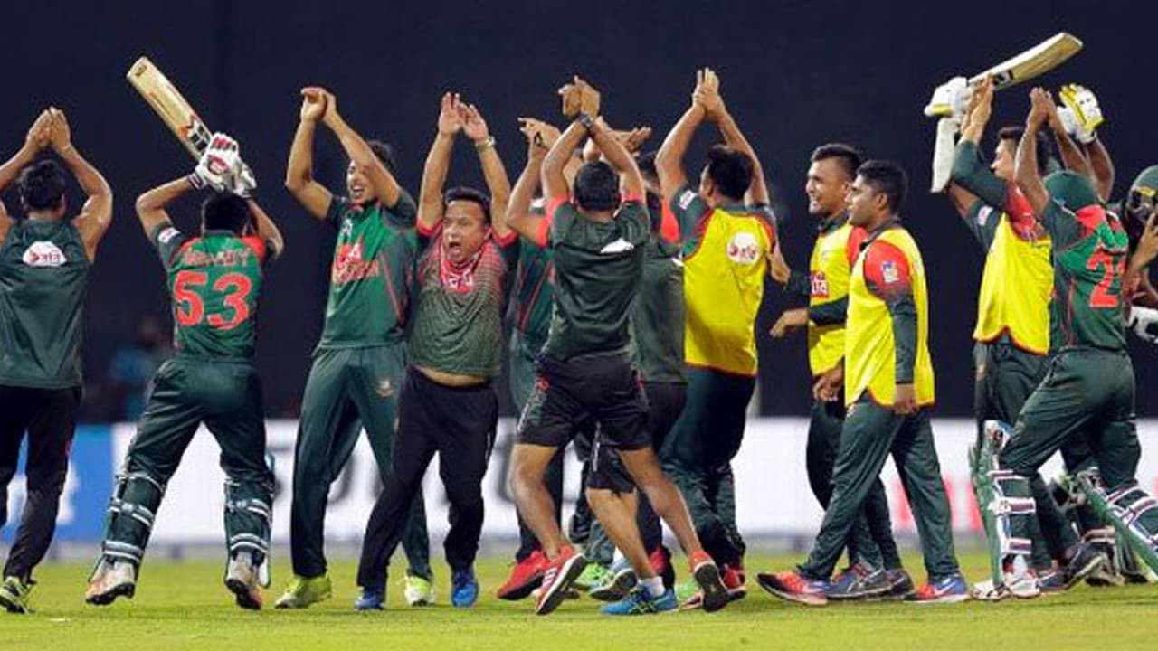 ఆసియా కప్ ఫైనల్లోనూ బంగ్లా బౌలర్ నాగిని డ్యాన్స్ సంబరాలు... ఆసియా కప్ ఫైనల్లోనూ బంగ్లా బౌలర్ నాగిని డ్యాన్స్ సంబరాలు...