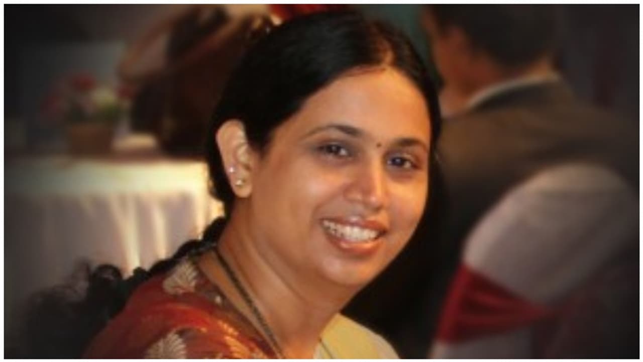 ಜಾರಕಿಹೊಳಿ ಗಾಯಕ್ಕೆ ಲಕ್ಷ್ಮೀ ಹೆಬ್ಬಾಳ್ಕರ್ ಬರೆ ಜಾರಕಿಹೊಳಿ ಗಾಯಕ್ಕೆ ಲಕ್ಷ್ಮೀ ಹೆಬ್ಬಾಳ್ಕರ್ ಬರೆ