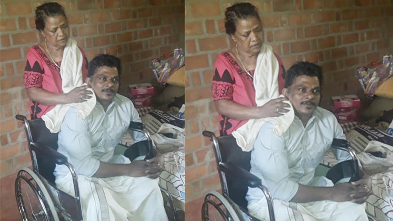 വീല്ച്ചെയറിലിരുന്ന് വാട്ട്സ്ആപ്പ് കൂട്ടായ്മയിലൂടെ പ്രളയബാധിതര്ക്കായി സഹായം തേടി സുരേഷ് വീല്ച്ചെയറിലിരുന്ന് വാട്ട്സ്ആപ്പ് കൂട്ടായ്മയിലൂടെ പ്രളയബാധിതര്ക്കായി സഹായം തേടി സുരേഷ്