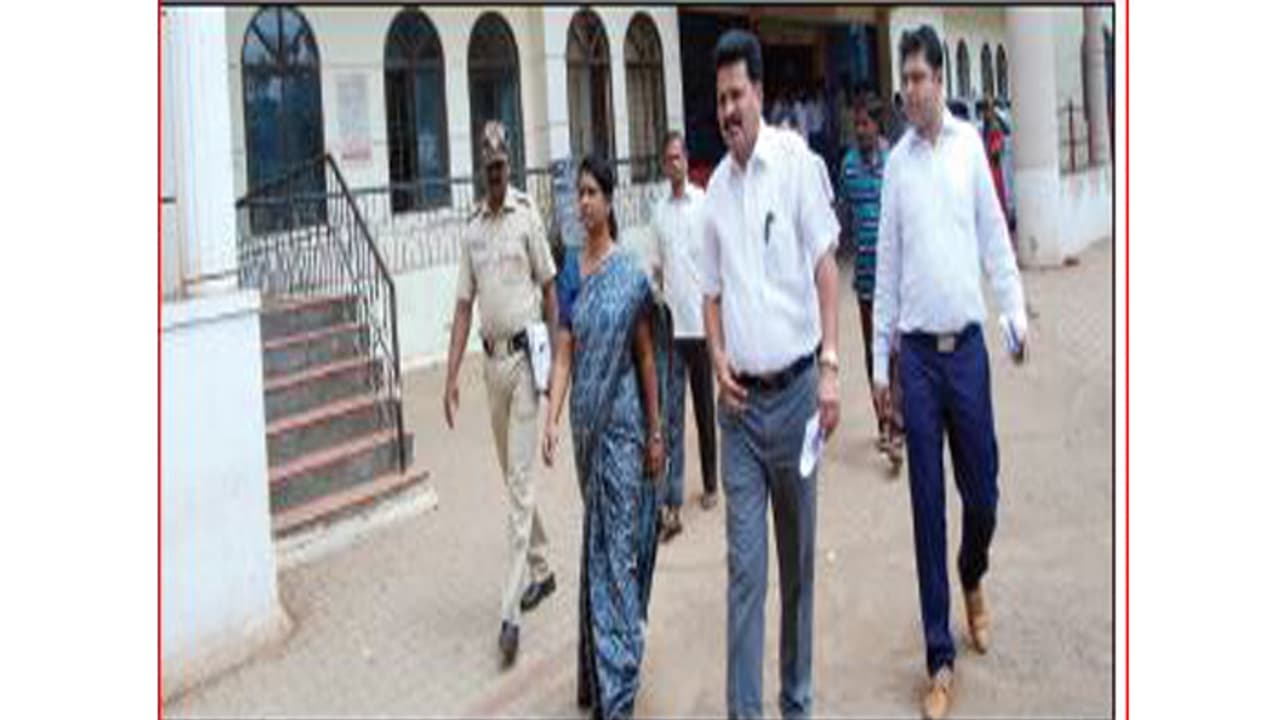 ತಾಲೂಕು ಕಚೇರಿ ಸಿಬ್ಬಂದಿಗೆ ಡಿಸಿ ಶಾಕ್ ತಾಲೂಕು ಕಚೇರಿ ಸಿಬ್ಬಂದಿಗೆ ಡಿಸಿ ಶಾಕ್