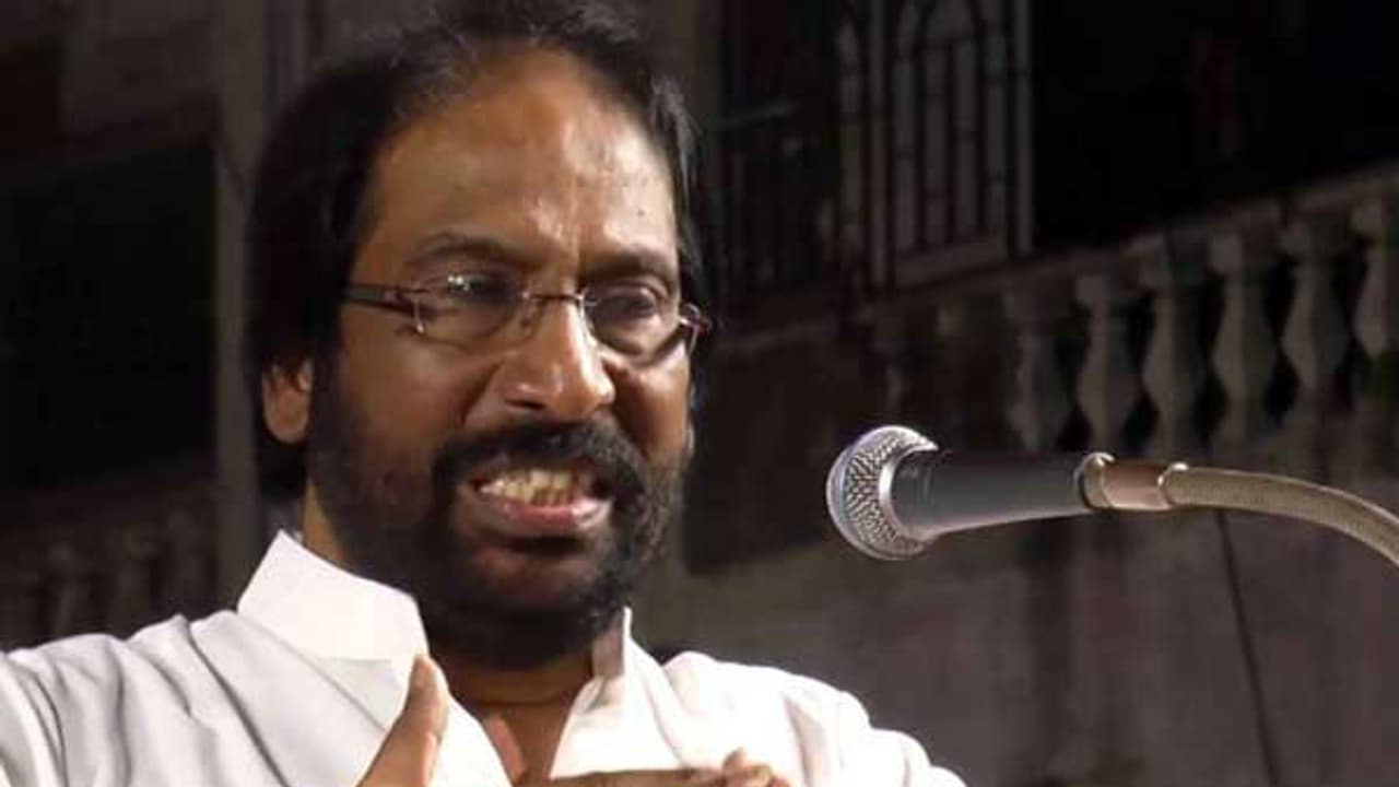 முழுவதும் இந்தியில் தான் இருக்கு... ஆத்திரத்தில் நிகழ்ச்சி நிரலை கிழித்தெறிந்த திருச்சி சிவா