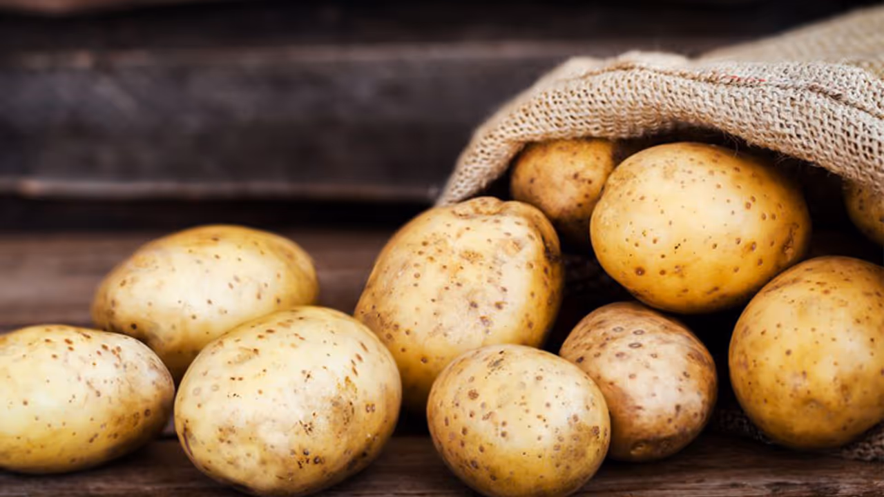 സൗന്ദര്യസംരക്ഷണത്തിന് ഉരുളക്കിഴങ്ങ്; അഞ്ച് ഗുണങ്ങള് സൗന്ദര്യസംരക്ഷണത്തിന് ഉരുളക്കിഴങ്ങ്; അഞ്ച് ഗുണങ്ങള്