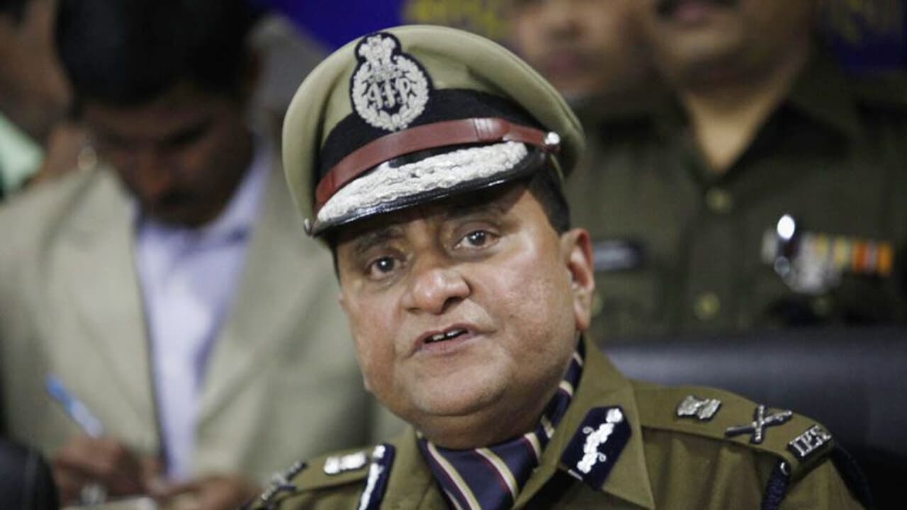 दहला प्रयागराज 12 घंटे में 6 हत्याएं, सस्पेंड हुए एसएसपी