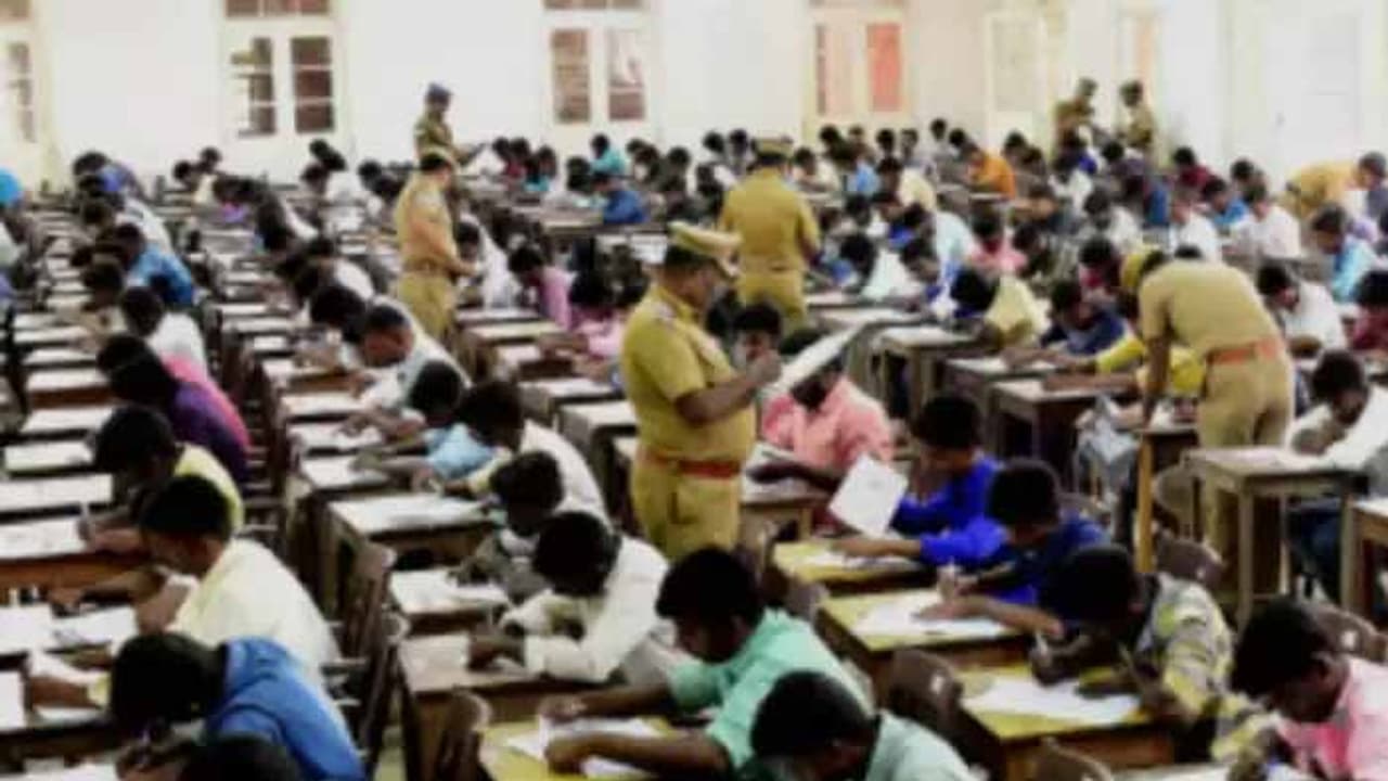 తెలంగాణలో ప్రశాంతంగా ముగిసిన కానిస్టేబుల్ రాత పరీక్ష