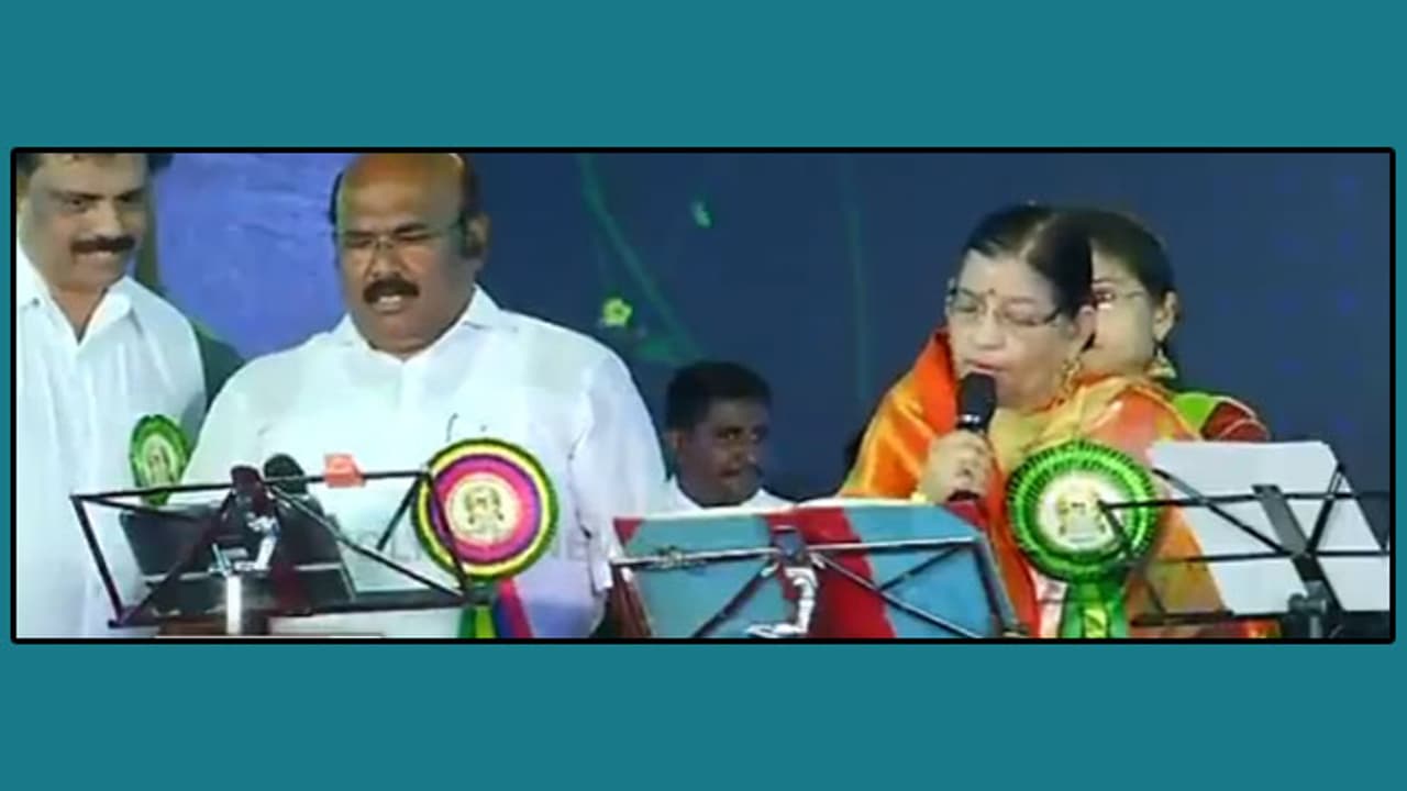 அடங்காத அமைச்சர் ஜெயக்குமார்... எம்.ஜி.ஆர். பாடல் பாடியதால் ரசிகர்கள் ஆயிரம் ரூபாய் அன்பளிப்பு! அடங்காத அமைச்சர் ஜெயக்குமார்... எம்.ஜி.ஆர். பாடல் பாடியதால் ரசிகர்கள் ஆயிரம் ரூபாய் அன்பளிப்பு!