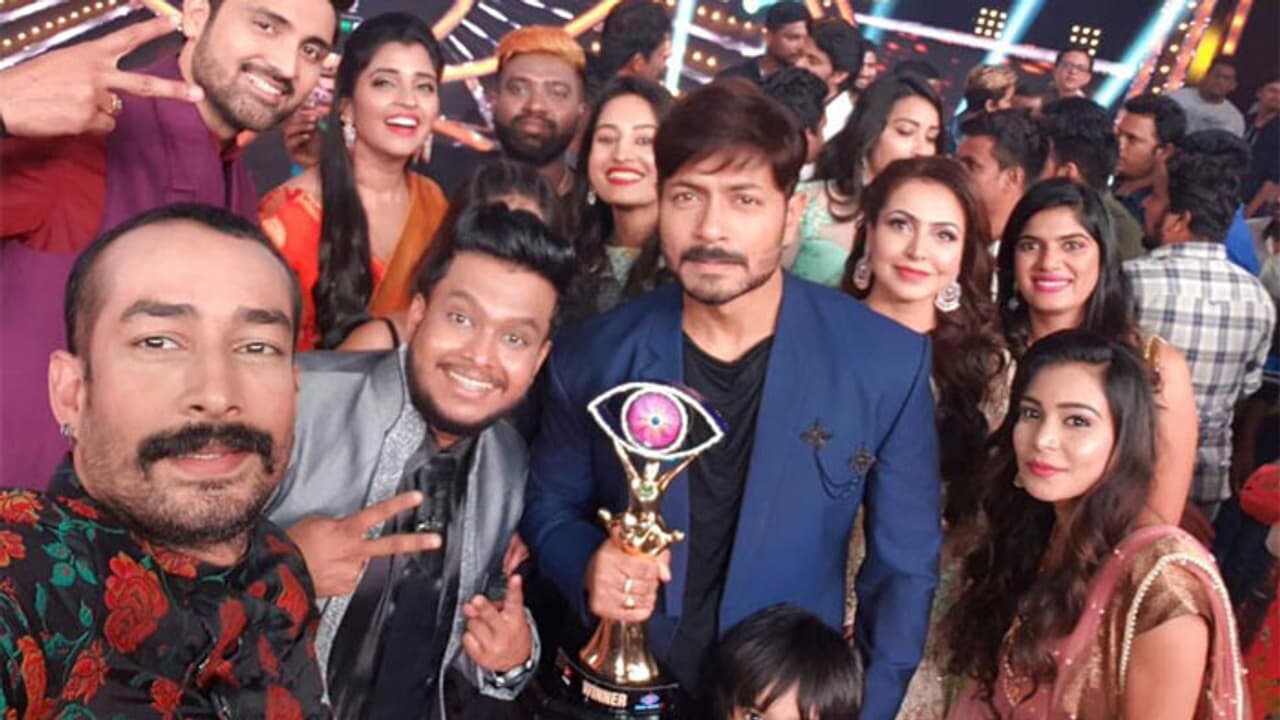 బిగ్ బాస్2: విజేతగా నిలిచిన కౌశల్.. వెంకటేష్ చేతుల మీదుగా ట్రోఫీ!