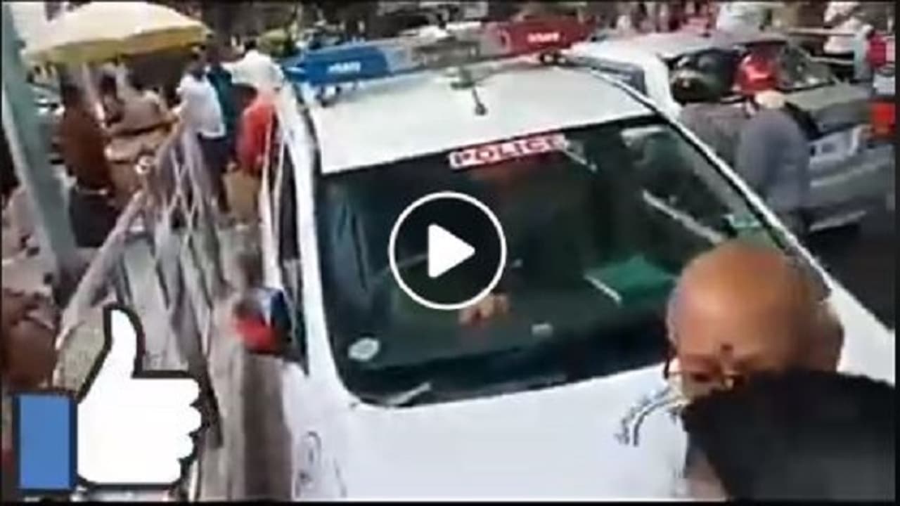 ದಾರಿಯಲ್ಲಿ ಗಾಡಿ, ಬೆಂಗ್ಳೂರು ಪೊಲೀಸರ ವಿರುದ್ಧವೇ ಕಿಡಿ: ವಿಡಿಯೋ ವೈರಲ್