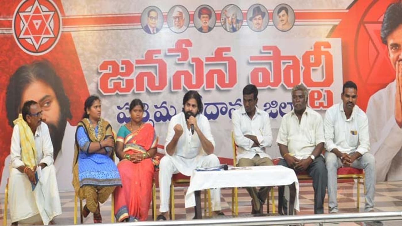 ప్రజలకు బాకీ ఉన్నట్లు ముఖ్యమంత్రి పత్రాలు రాసివ్వాలి: పవన్ ప్రజలకు బాకీ ఉన్నట్లు ముఖ్యమంత్రి పత్రాలు రాసివ్వాలి: పవన్