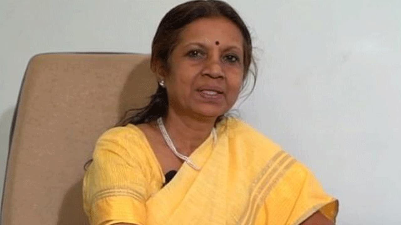 ಸುಪ್ರೀಂ ಆದೇಶಕ್ಕೂ 2 ದಶಕ ಮೊದಲೇ ಶಬರಿಮಲೆಗೆ ಐಎಎಸ್ ಅಧಿಕಾರಿ! ಸುಪ್ರೀಂ ಆದೇಶಕ್ಕೂ 2 ದಶಕ ಮೊದಲೇ ಶಬರಿಮಲೆಗೆ ಐಎಎಸ್ ಅಧಿಕಾರಿ!