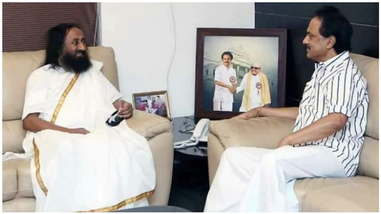 முதல் நாள் ஸ்ரீஸ்ரீரவிசங்கர்! மறுநாள் திருநாவுக்கரசர்! கூட்டணி பேச்சுவார்த்தையை துவக்கிய மு.க.ஸ்டாலின்! முதல் நாள் ஸ்ரீஸ்ரீரவிசங்கர்! மறுநாள் திருநாவுக்கரசர்! கூட்டணி பேச்சுவார்த்தையை துவக்கிய மு.க.ஸ்டாலின்!