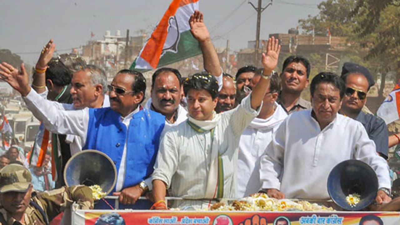 മധ്യപ്രദേശിൽ ബിജെപിക്ക് അടിതെറ്റുമോ?; കോൺഗ്രസിനൊപ്പം നില്ക്കുമെന്ന് ആറു പാർട്ടികൾ; സിപിഎം, സിപിഐ നിലപാട് ഇങ്ങനെ മധ്യപ്രദേശിൽ ബിജെപിക്ക് അടിതെറ്റുമോ?; കോൺഗ്രസിനൊപ്പം നില്ക്കുമെന്ന് ആറു പാർട്ടികൾ; സിപിഎം, സിപിഐ നിലപാട് ഇങ്ങനെ